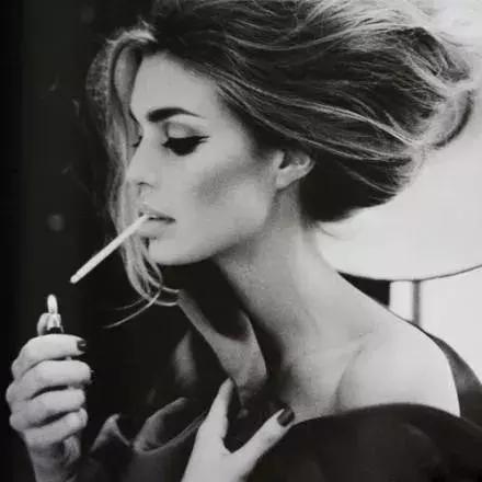 女人爱抽烟有什么危害,女人抽烟易引起什么病