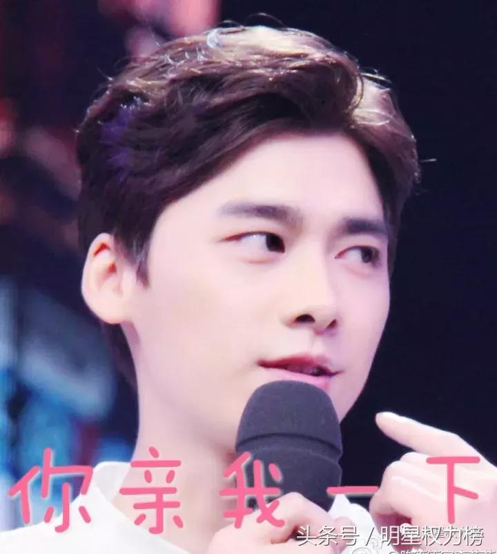 机场*服私**秀！李易峰王源白敬亭刘昊然谁才是引领潮流的时尚Icon？