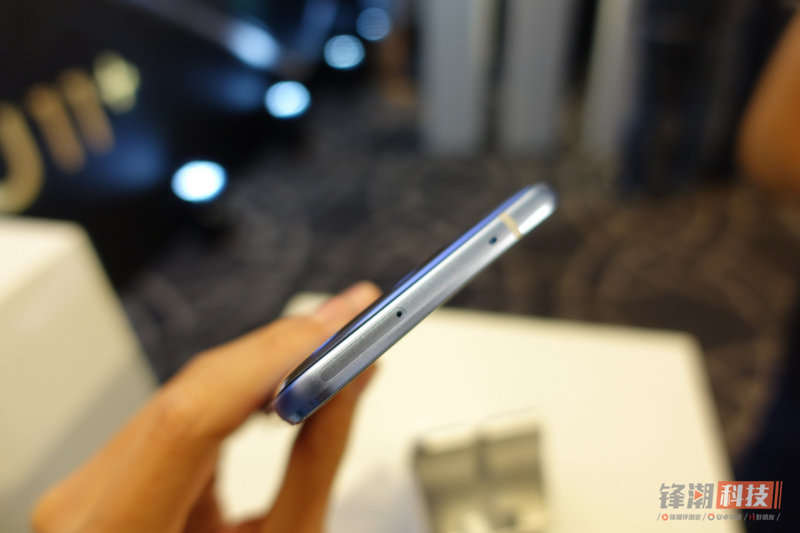 htcu11和htcu11+尺寸,htcu11和u11+哪个好