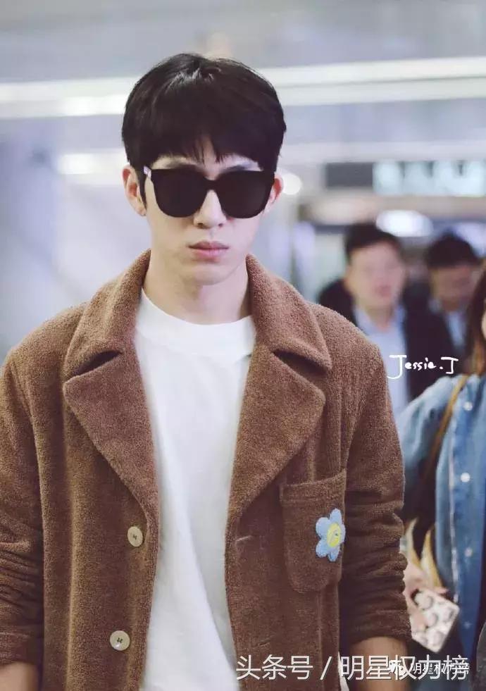 机场*服私**秀！李易峰王源白敬亭刘昊然谁才是引领潮流的时尚Icon？
