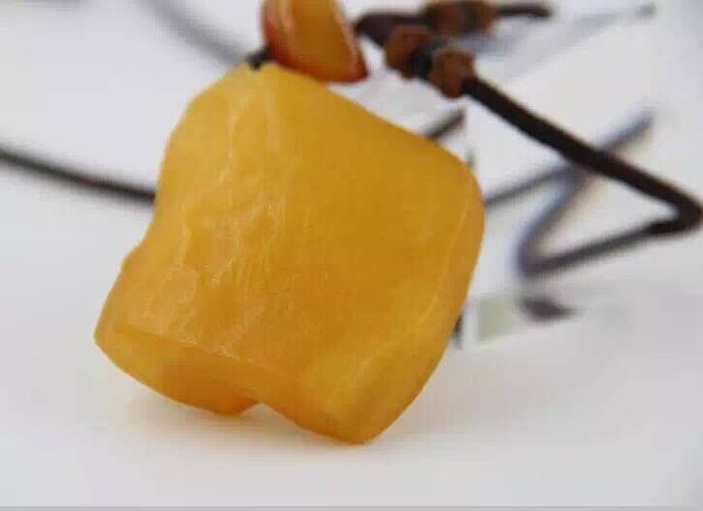 蜜蜡清洗用橄榄油还是婴儿油,蜜蜡洗污渍