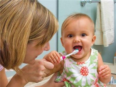 宝宝4岁了爱吃手,1-3个月宝宝吃手