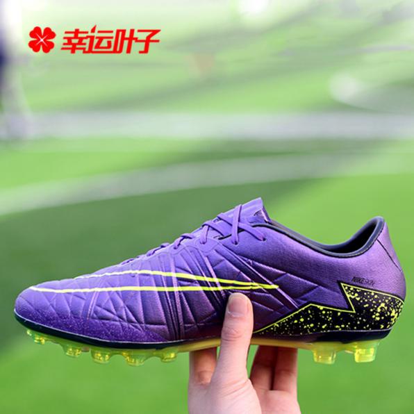 踢足球是盯人还是盯球,踢足球穿一双袜还是两双袜好