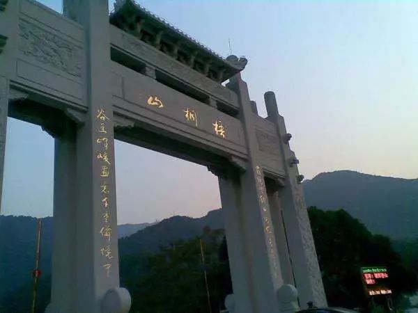 鹏城第一峰梧桐山要不要门票,鹏城第一峰梧桐山是大梧桐吗