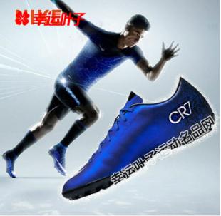 踢足球是盯人还是盯球,踢足球穿一双袜还是两双袜好