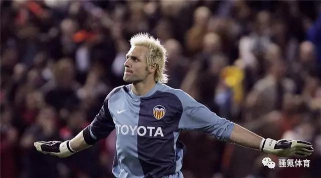 谁说当门将的一定都是身高马大的