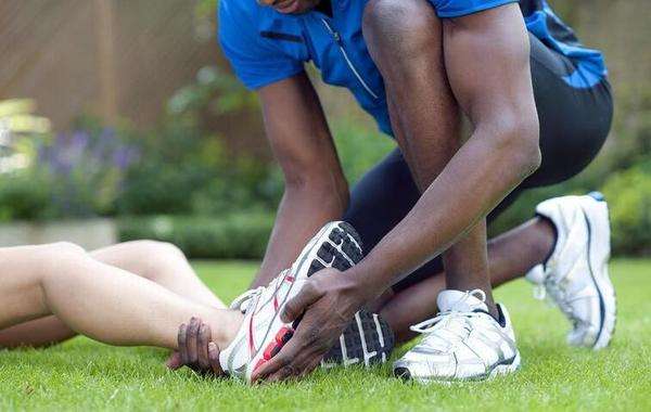 困扰跑者的足底筋膜炎,足底筋膜炎怎么能缓解疼痛