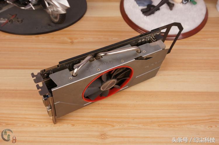 以前不太喜欢用机箱，显卡变成了吸尘器，除尘又花时间又费力