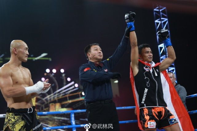 武僧一龙比赛5秒出10拳,一龙罕见高扫腿ko对手功力深厚