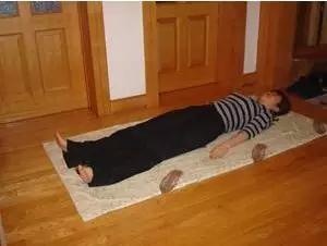 贫血练瑜伽肩倒立式瑜伽改善贫血