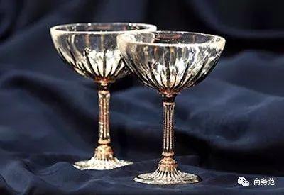 这些玻璃做的东西，为什么能拍出天价？