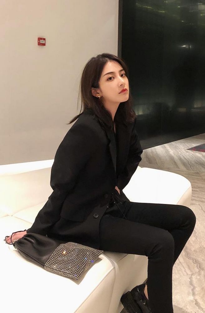 三年前他骂她*妇情**野种商业间谍杀人凶手，她却因女儿迟迟不忍动手