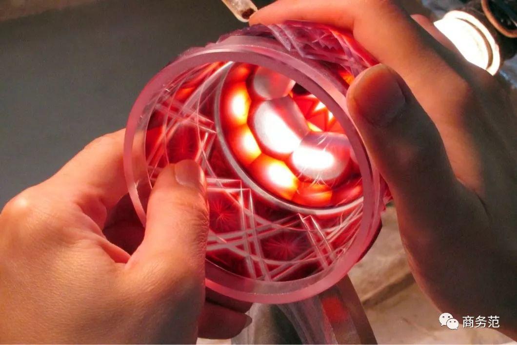 这些玻璃做的东西，为什么能拍出天价？