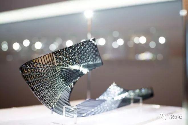 这些玻璃做的东西，为什么能拍出天价？