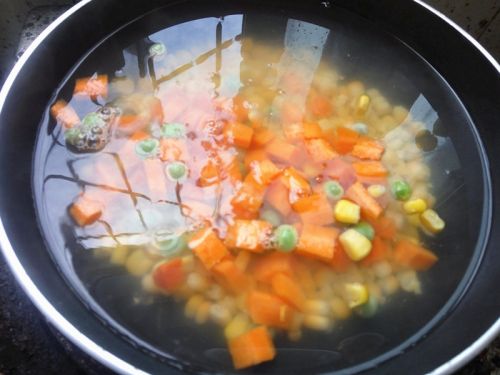 核桃仁广东家常菜,广东粤菜松子仁炒粟米