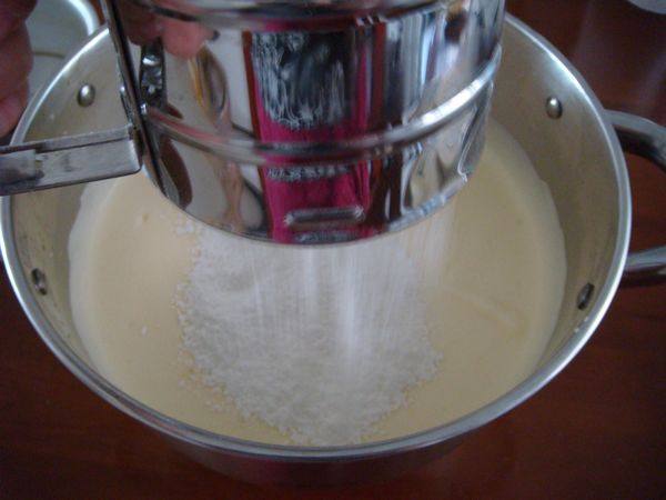 纯白蛋白霜花蛋糕,4寸奶油霜花蛋糕