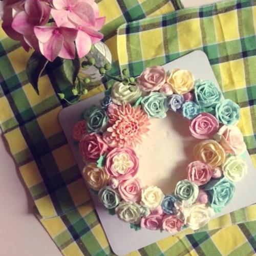 纯白蛋白霜花蛋糕,4寸奶油霜花蛋糕