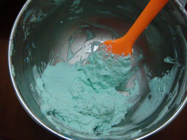 纯白蛋白霜花蛋糕,4寸奶油霜花蛋糕