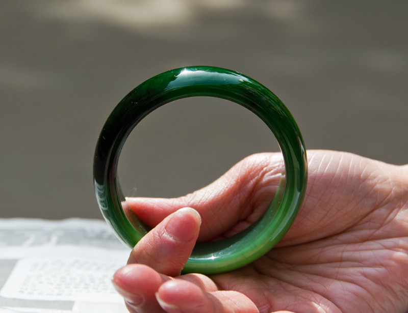 碧玉手镯价格多少,如何挑选和田玉碧玉手镯的好坏