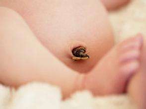 宝妈一个动作吓坏了屋里所有的人,宝妈一个动作差点害了小宝宝