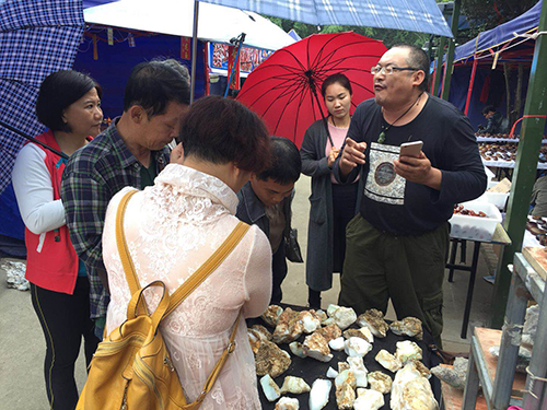 这几天在哪里挖玉石,这几天哪里可以捡玉石啊