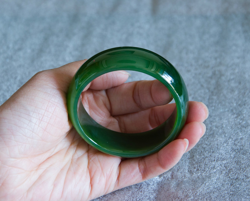 碧玉手镯价格多少,如何挑选和田玉碧玉手镯的好坏