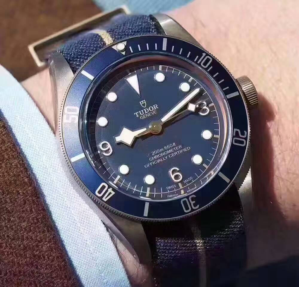 腕表橡胶表带和钢带,腕表表带松好还是紧好