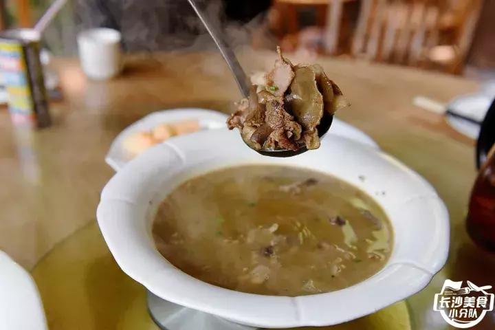 长沙很出名的一家小餐馆,长沙一家又便宜又有趣的餐馆