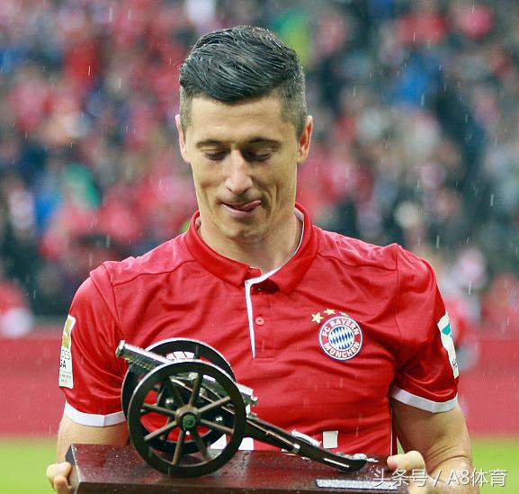 莱万多夫斯基是足球最强中锋吗,足坛十大神锋之莱万多夫斯基