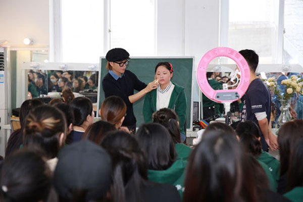 十大化妆培训学校哪里有,最新全国十大化妆培训学校