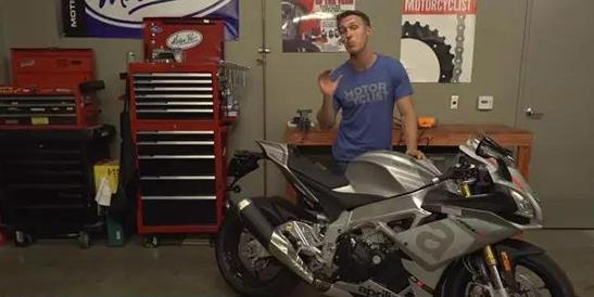 摩托贴纸撕下如何清理,摩托车原装贴纸怎么清洗