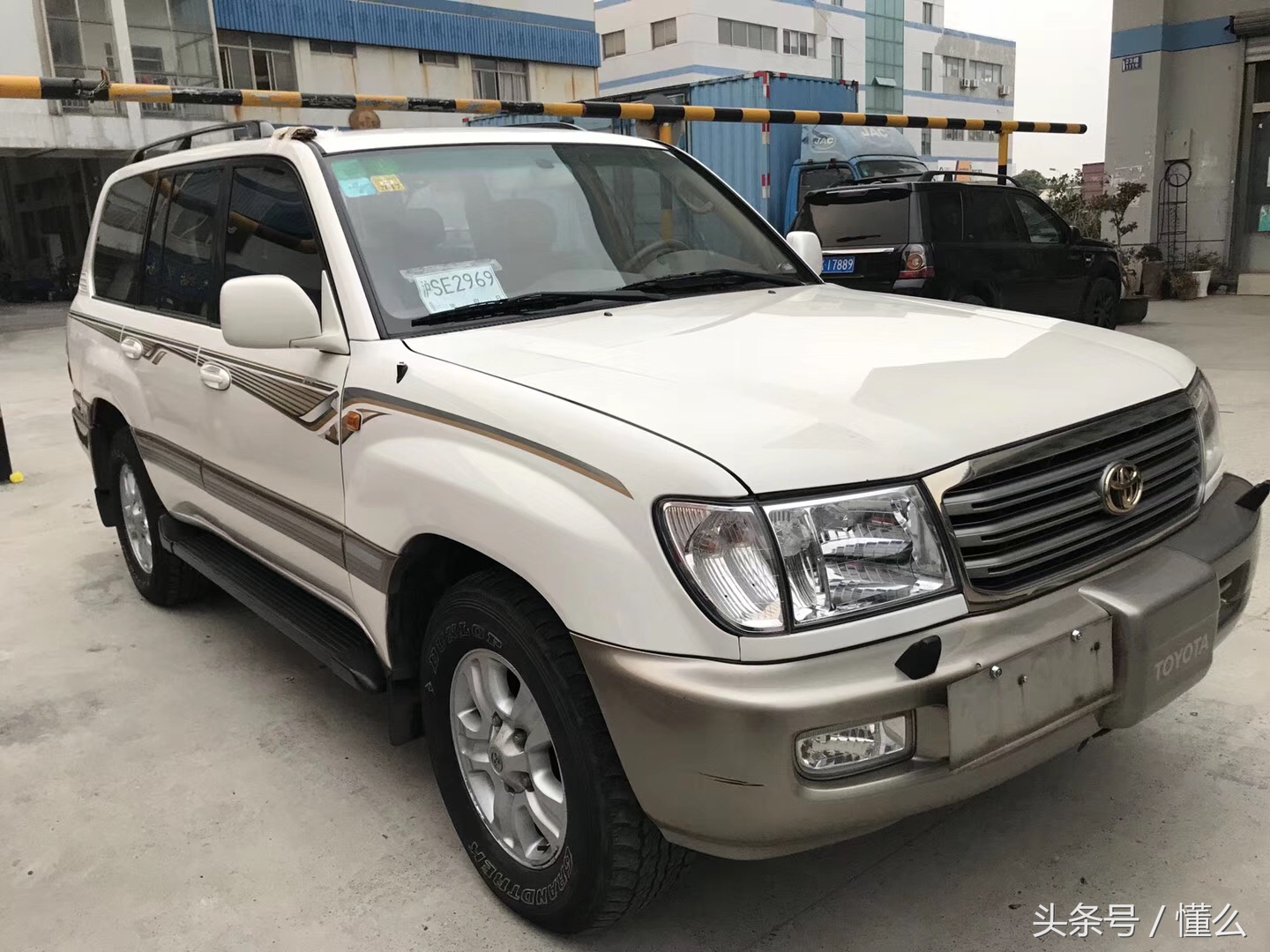 16年陆巡兰德酷路泽5700黑色,丰田兰德酷路泽lc300gr泥地越野