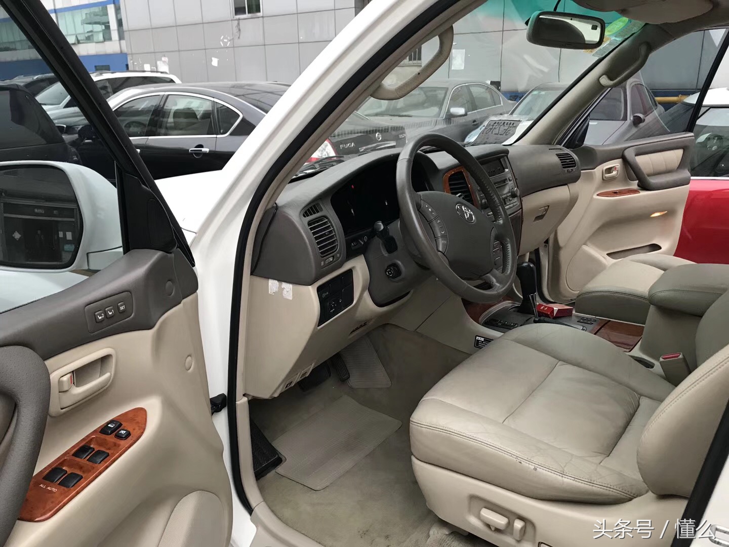 16年陆巡兰德酷路泽5700黑色,丰田兰德酷路泽lc300gr泥地越野