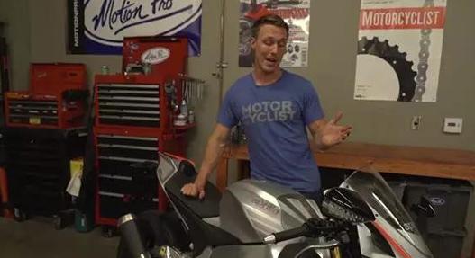 摩托贴纸撕下如何清理,摩托车原装贴纸怎么清洗