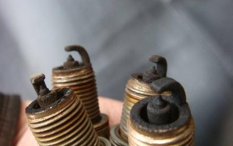 汽车火花塞常见故障及处理方法,汽车火花塞坏了发动机显示故障码