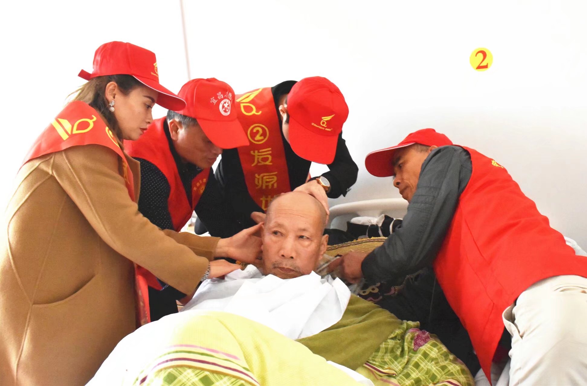 关爱留守老人志愿者,关爱老人传递义工志愿者正能量