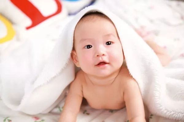 宝宝冬季嘴巴干燥脱皮,苹果脸宝宝用什么面霜