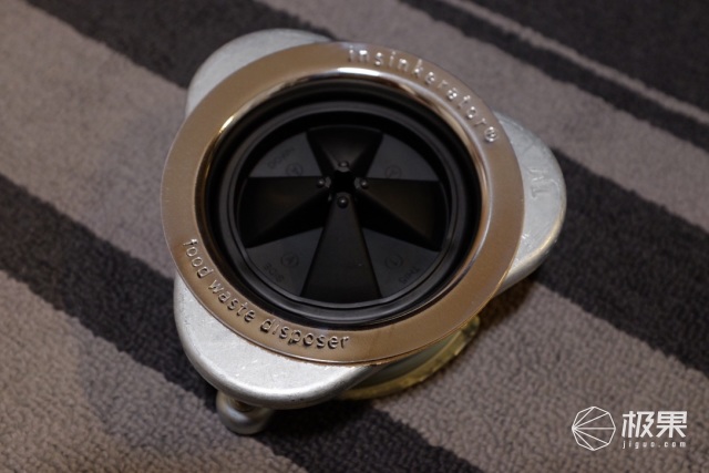 厨房垃圾桶老是黏黏糊糊,厨房垃圾桶小妙招