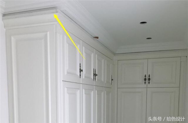 衣柜装好后出现缝隙，师傅这样来处理，业主气得直接让拆走