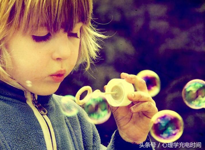 心理学治疗自卑的方法,心理学告诉你克服自卑