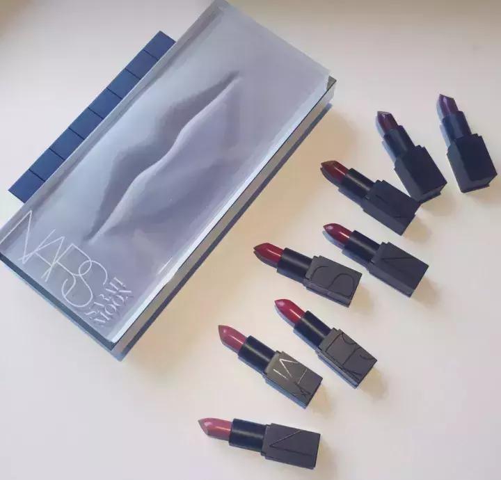 晒男友送的口红,明星晒自己口红