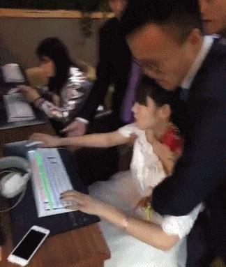 笑死人不偿命的二十二张图,笑死不偿命的女孩图片