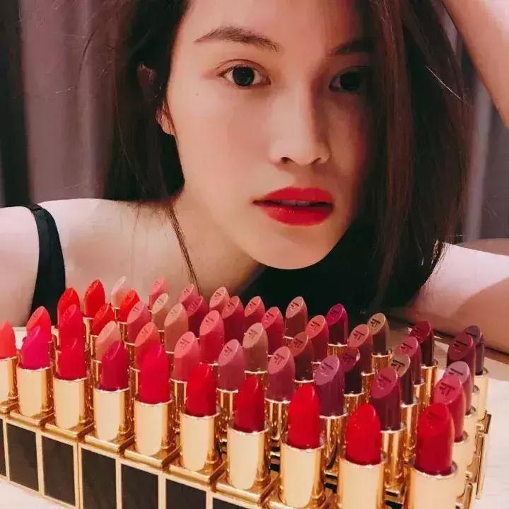 晒男友送的口红,明星晒自己口红