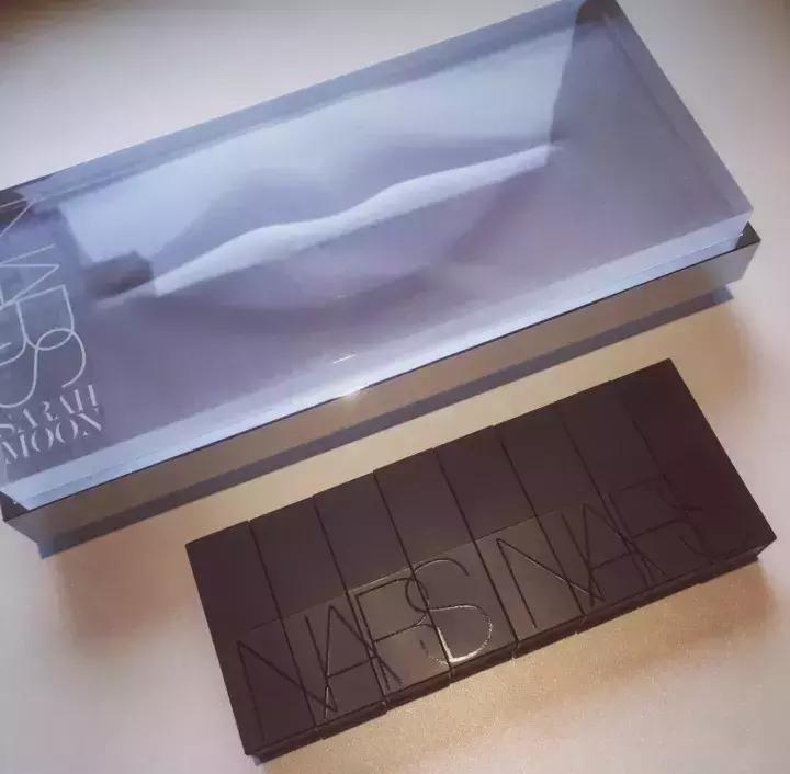 晒男友送的口红,明星晒自己口红