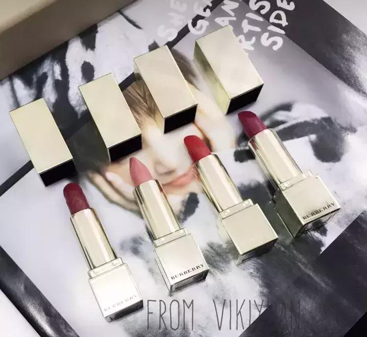 晒男友送的口红,明星晒自己口红