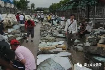 云南缅甸翡翠批发报价,云南缅甸翡翠毛料批发市场多大