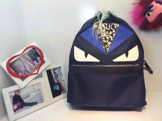 能与小斜跨抗衡的就属这些双肩包了！