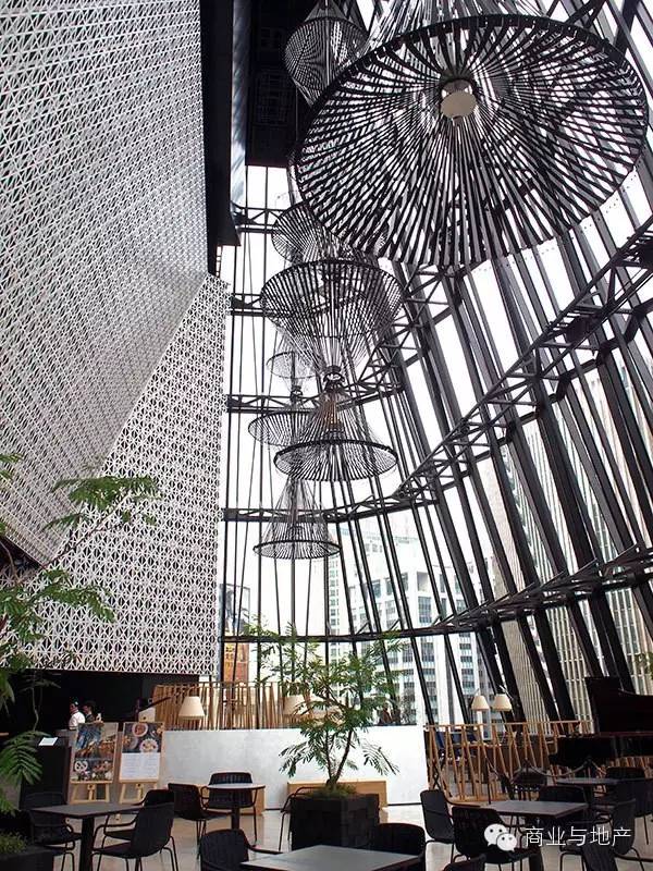 海外爆买族正激活日本，东京银座为此开出了最大商业体和最大免税店。。。