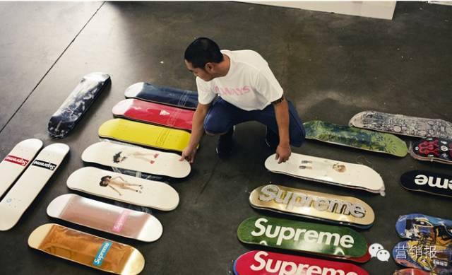 1件T恤卖上千元美金抢购现场需警察维持秩序，Supreme为什么这么牛！