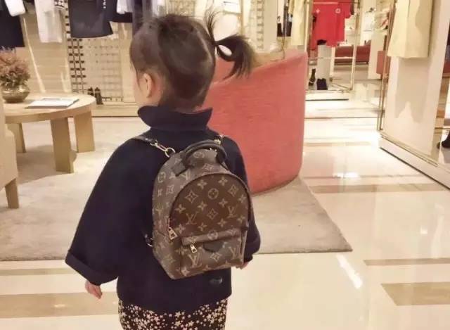 能与小斜跨抗衡的就属这些双肩包了！